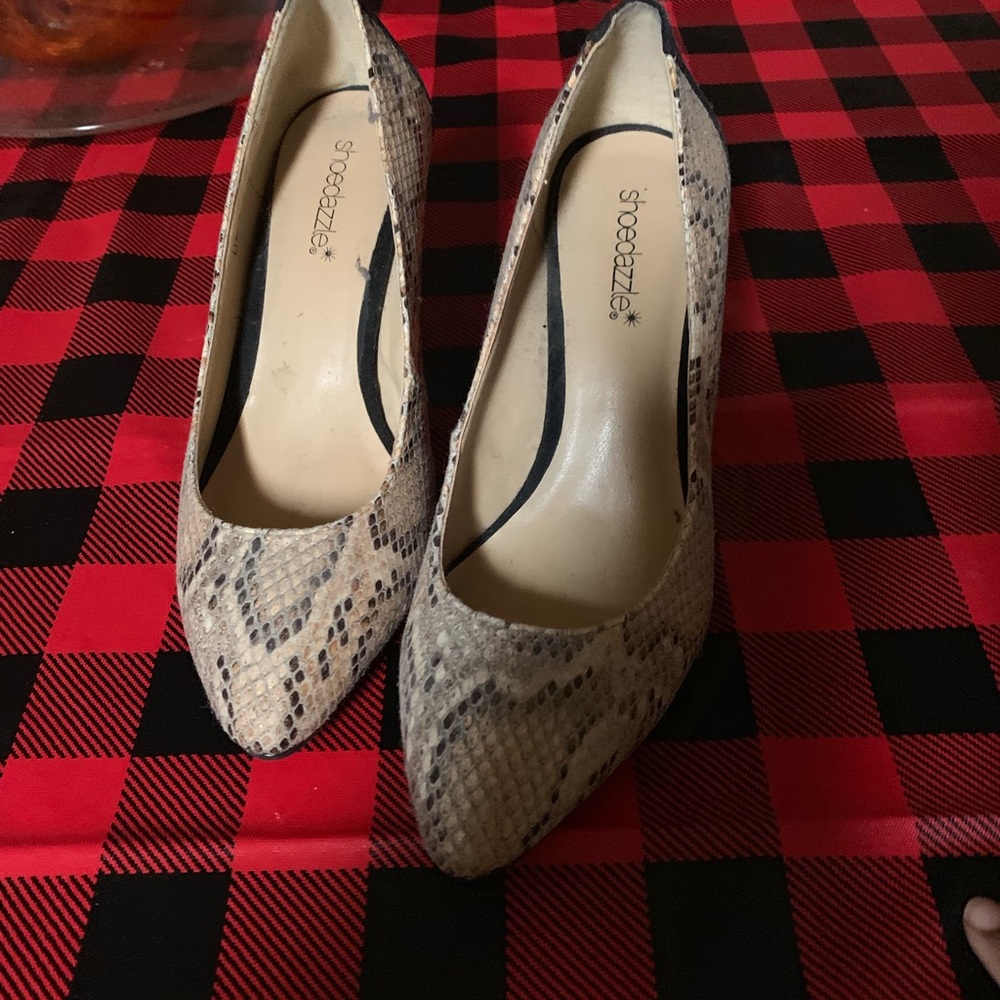 Low pumps great condition